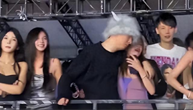 69岁的王健林，憔悴劳累暴瘦成竹竿：王思聪若是当年娶了她就好了