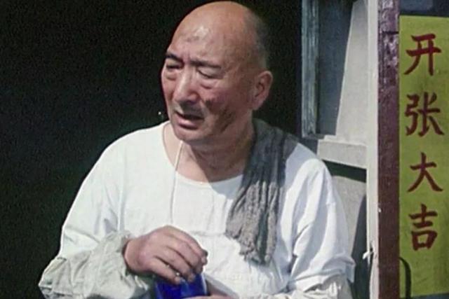 舅舅是陈佩斯外公是影帝,爸爸是国家1级演员,她拒进圈甘当网红