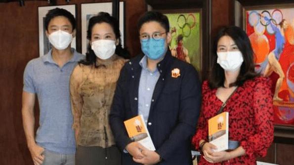 朱玲玲情商很高，与郭晶晶相处融洽，共同支持霍启刚发展事业