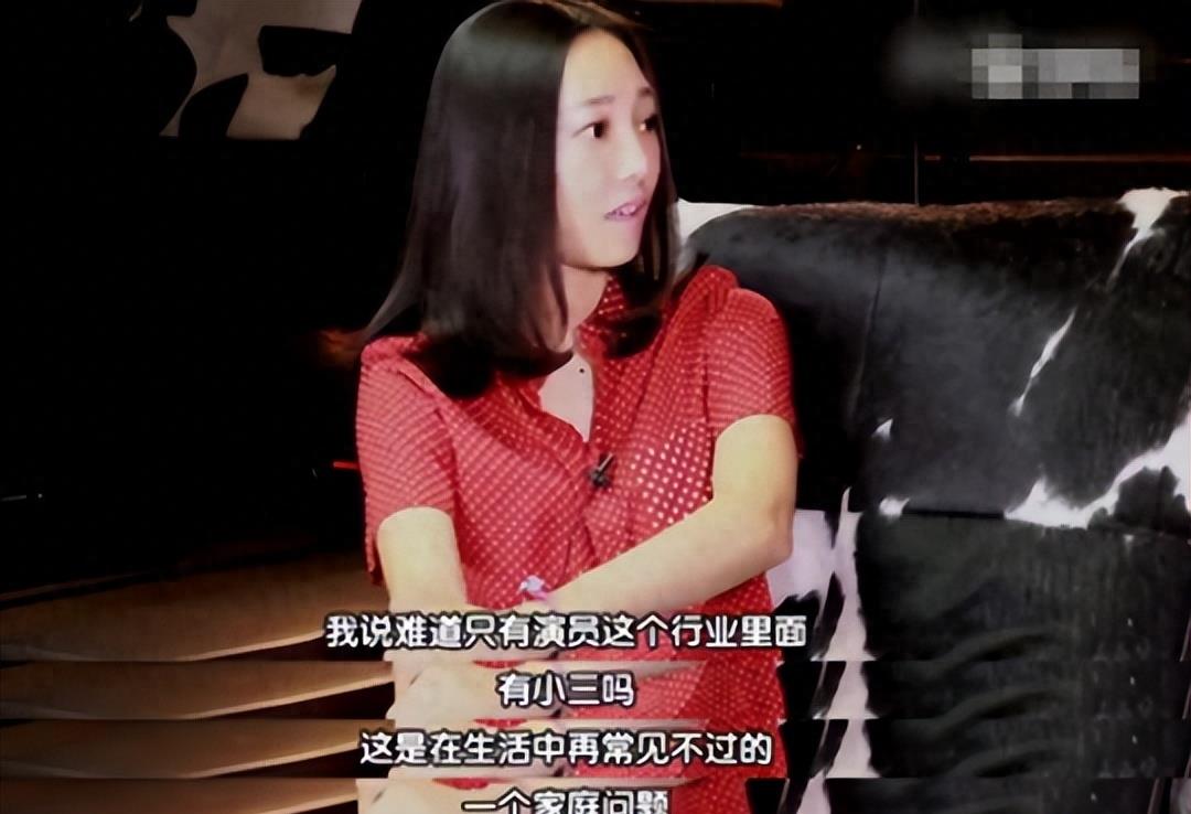 一件蕾丝内衬将白百合送上热搜,翻红的背后,是她抹不去的风流史