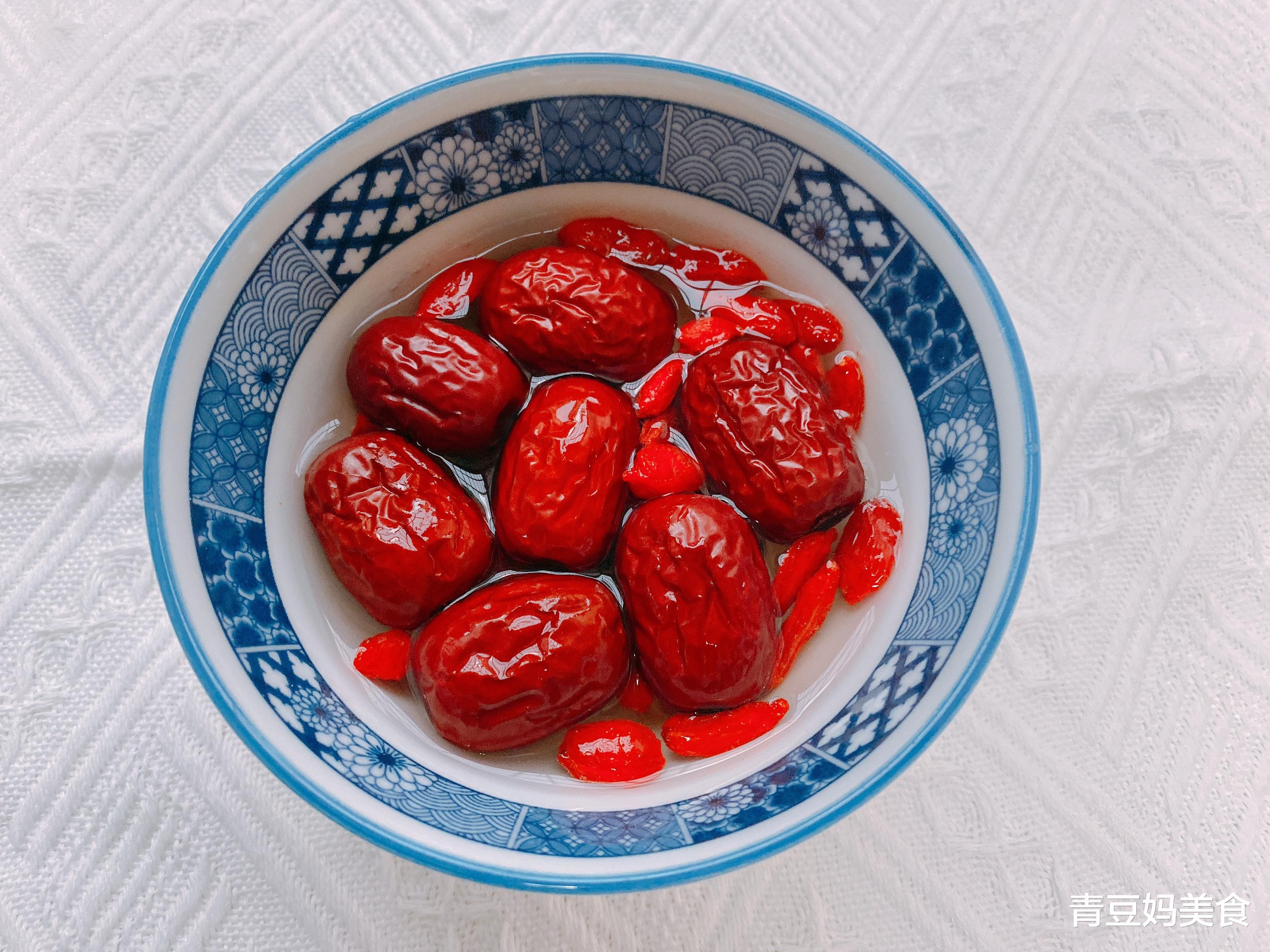 |“冬季多喝汤,不用医生帮”,这碗菌菇汤别错过,暖胃滋润又鲜美