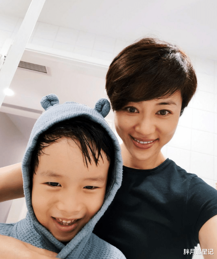 扈耀之：和张龄心坚持丁克18年愁坏母亲，47岁意外得子全家乐开怀