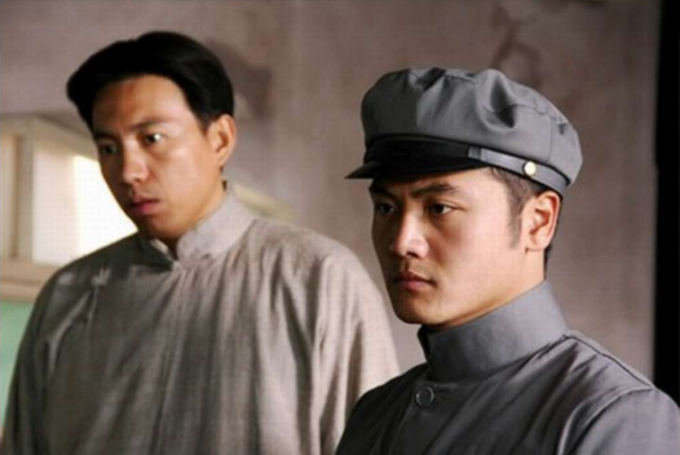 他是张嘉译的亲表弟,被表哥用11部戏带红,如今登上央视走红扩大