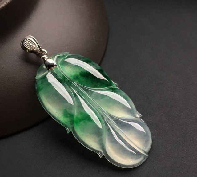 翡翠|绿肥红瘦,浮翠流丹,五彩缤纷的翡翠藏着怎样的四季风情?