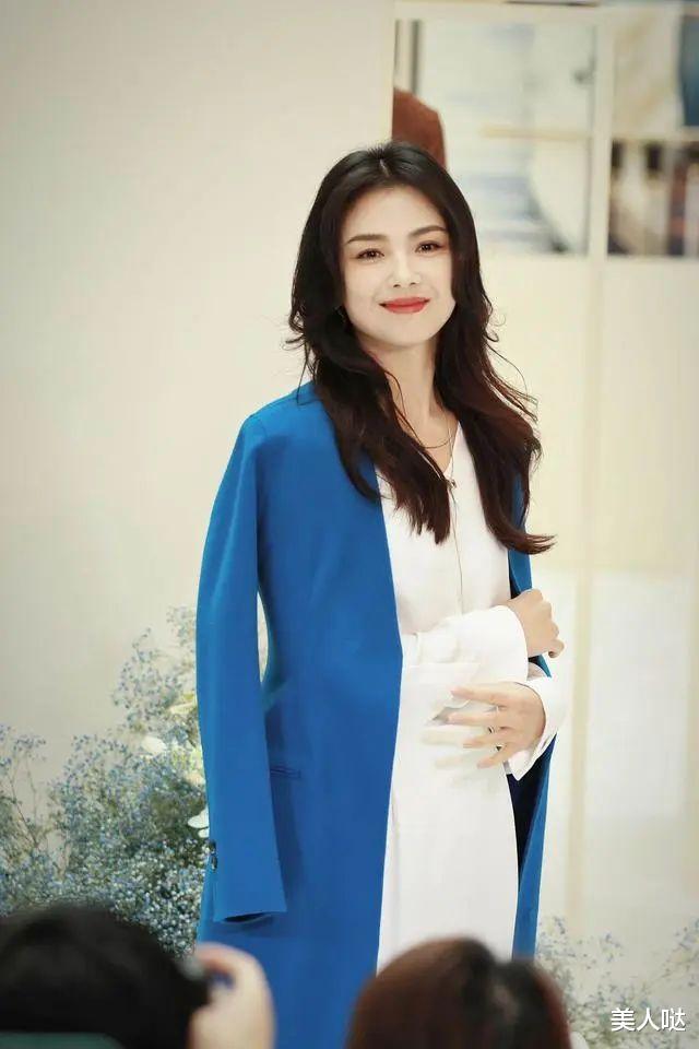 穿衣搭配 刘涛又美出圈了！一身白优雅温柔太有女人味，44岁比24岁还要美