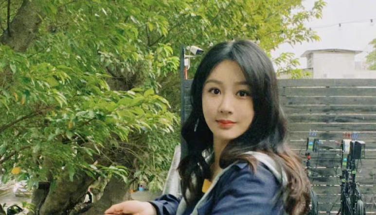 杨紫|杨紫范丞丞新剧情人节海报公开,俩人CP感满满,看上去毫无年龄差