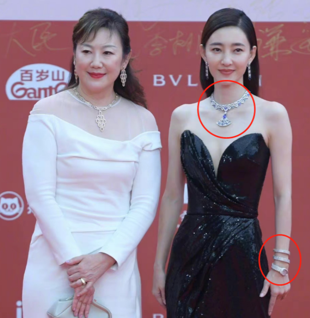 王丽坤|花心的王丽坤：甩8年旧爱夜会于和伟又搭小奶狗，今嫁豪门陷风波！