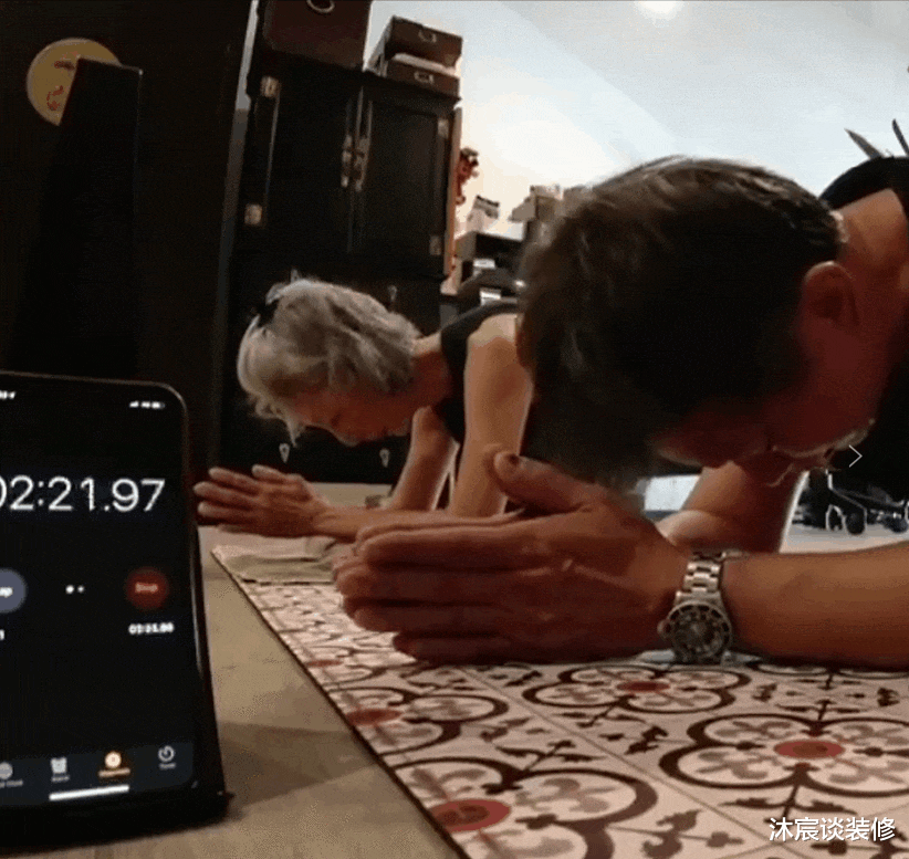 退休|66岁阿姨晒退休生活照:每天收拾保持干净,坚持健身,我自愧不如