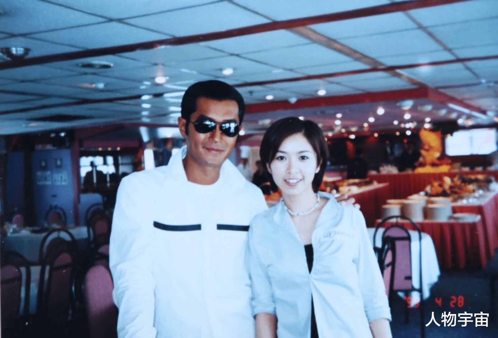 她是TVB师奶王,不到30演师奶,一边拍戏一边顾家,身有港女风范