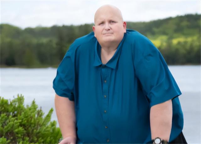 他体重曾达1016斤，喝毒药都被肥肉吸收，医生：死后得送去屠宰场