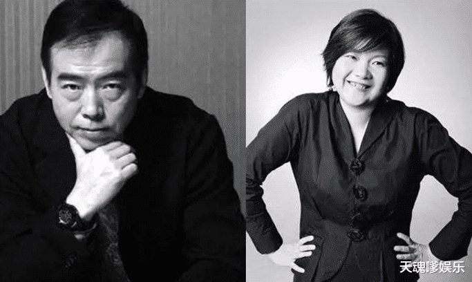 陈凯歌前妻定居法国，和现任逛街路遇骚乱场面，染紫发露怪异表情