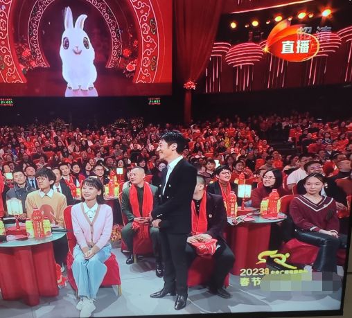 小品|春晚台下观众反应，打瞌睡，摸额头，小朋友表情难看太真实