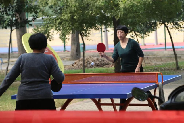 运动|60岁坚持健身22年惊艳众人！爱运动的人果然不易老