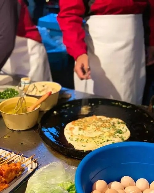 普通人想要月入过万可以试试创业或者打工+副业的方式