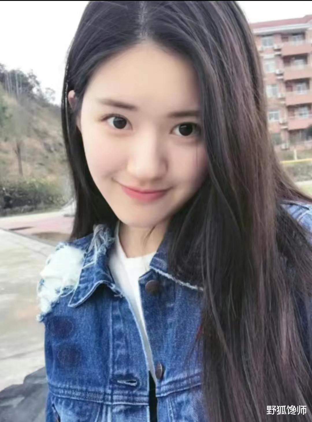 赵露思早期网红出身的,现在越来越漂亮了,气质提升好几个档次。