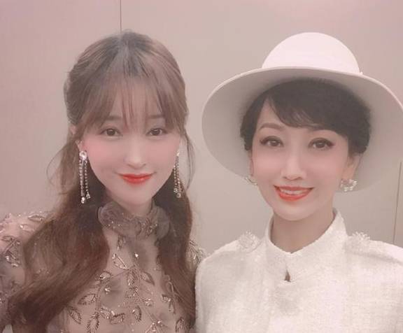 赵雅芝|“冻龄”原是骗人的？离开美颜的赵雅芝和刘嘉玲，终究没赢过岁月