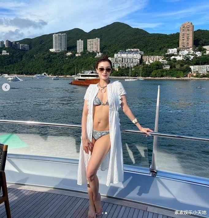 李嘉欣|郑志刚 李嘉欣 霍启刚迎接大黄鸭回港,众明星艺人纷纷打卡