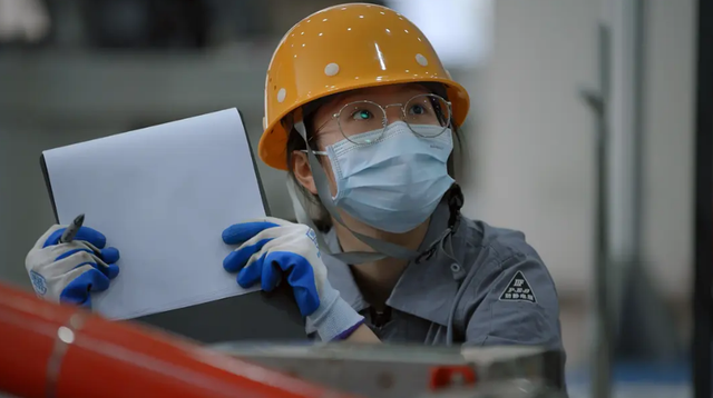 袁泉|击穿社畜的王炸神作纪录片，凭什么？