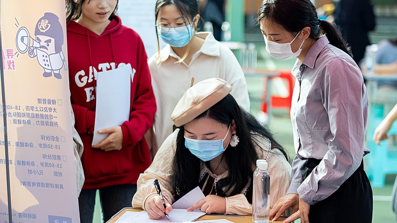 招聘|“断子绝孙”式招聘火了，企业不厚道竞争，坑的却是应届毕业生！