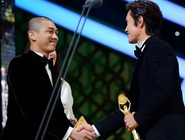 |顶级影帝刘亚仁的陨落,让“隐忍”许久的韩国人,出了口恶气