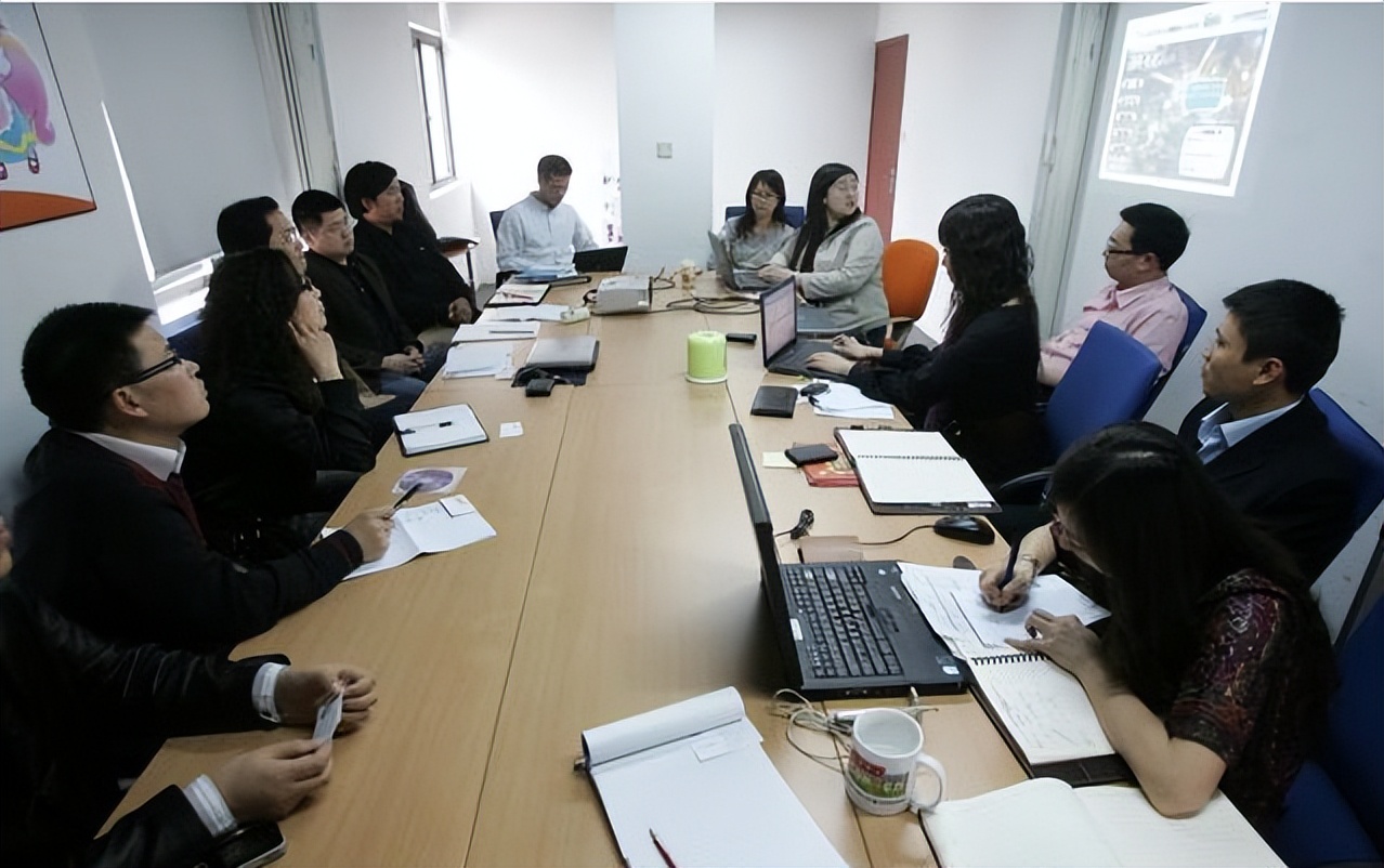 老板宣布年终奖年后发放,10年老员工带头辞职,一周后大家全懵了