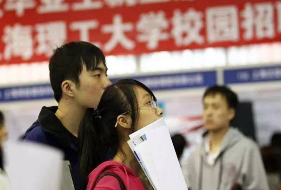 大学生|名校大学生投递简历十几次均失败？为何工作如此难找，HR道出实情
