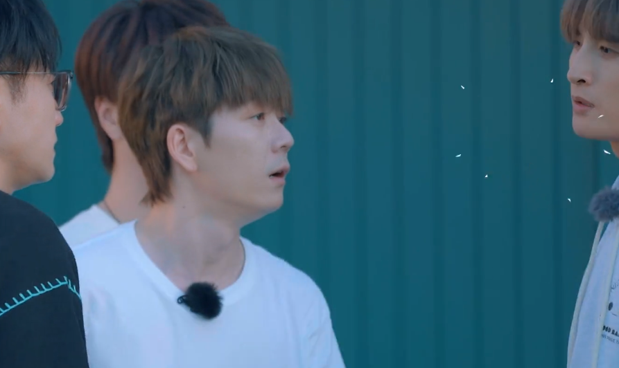 《快乐老友记》起冲突?王栎鑫竟扇张远一巴掌,张远都被打懵了