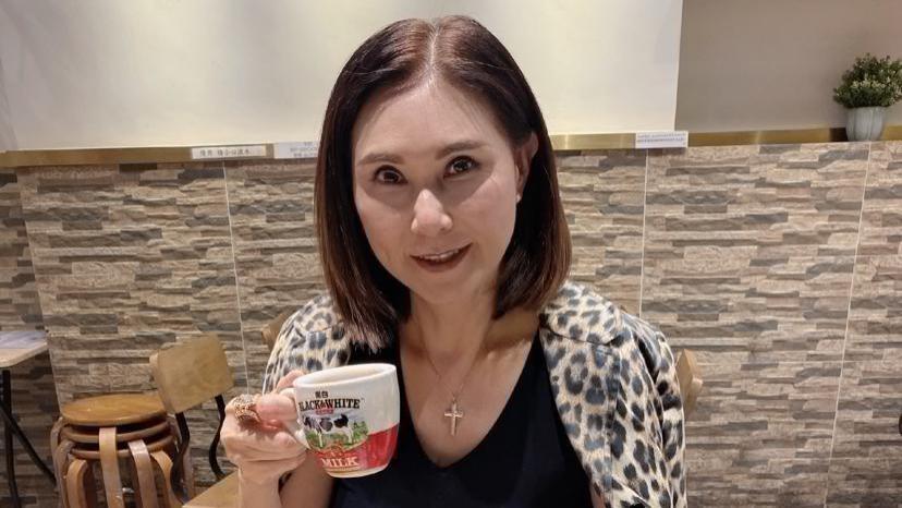 刘亦菲|61岁港姐寇鸿萍已出狱，曾因逃税被判九个月，女儿晒卡通全家福庆祝