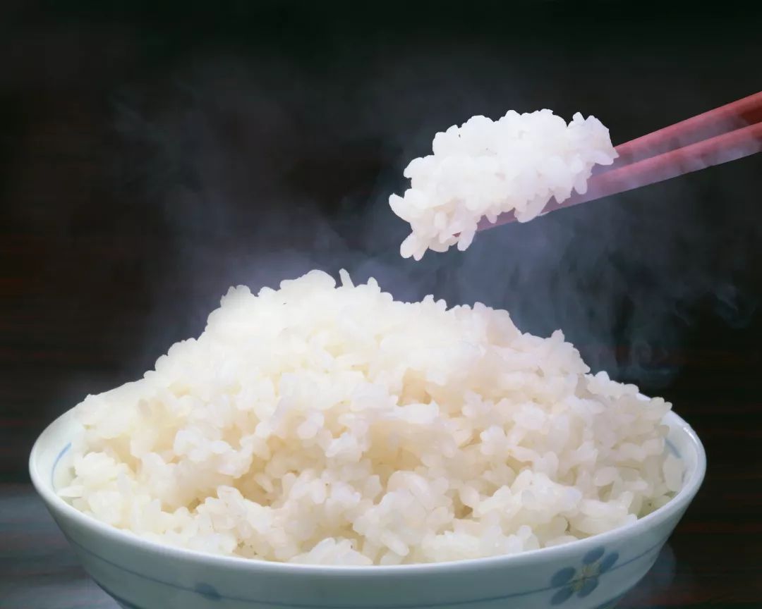 米饭|蒸米饭时，大米到底要洗几次？原来一直做错了，难怪米饭不香不软