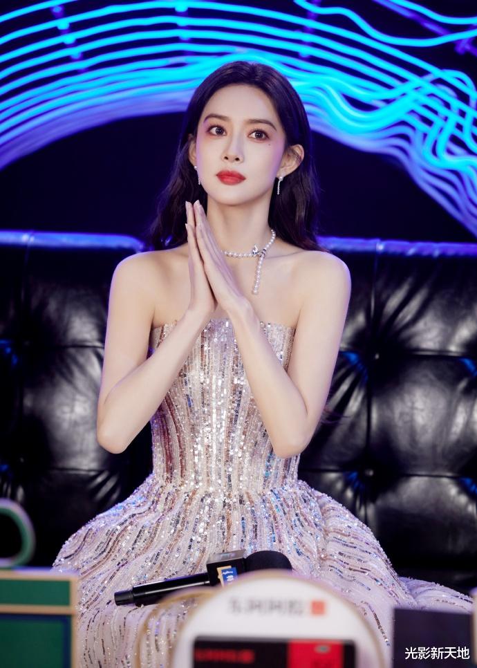 跨年晚会7位明星翻车,扯掉娱乐圈遮羞布,王一博、于适在列