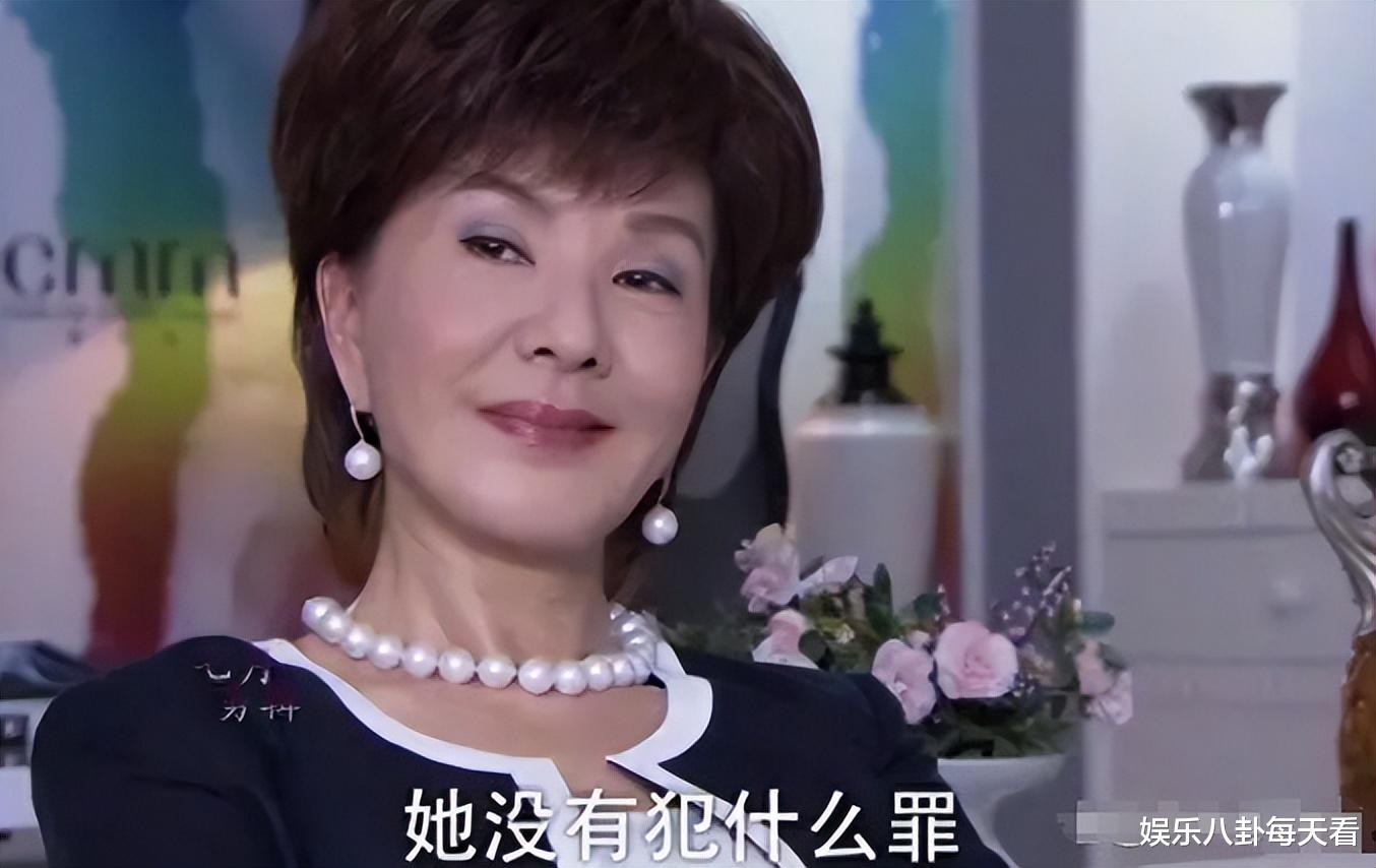 她曾嫁给“双性恋”丈夫被借腹生子，66岁时儿子去世，如今74岁晚节不保