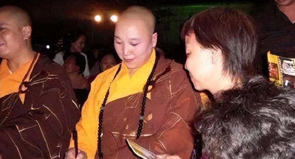 李娜出家已26年:80岁老母亲含泪陪她住寺庙,如今的她们过得怎样