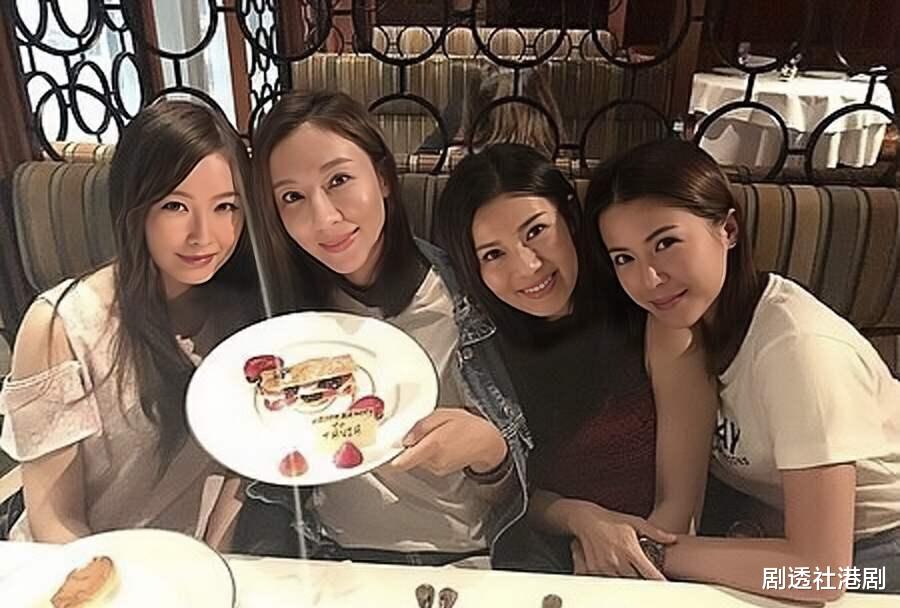 恭喜!TVB前知名女星补办婚礼,嫁入豪门秘密产女