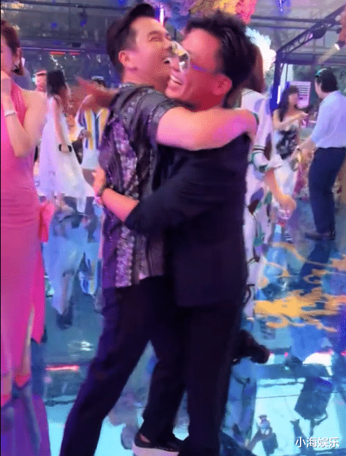 67岁吕良伟教王宝强跳渣哥舞,王宝强动作好搞笑,两人像同龄人