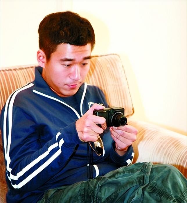 张国立:别再将我儿子当“问题男人”,他41岁未婚谁之过?