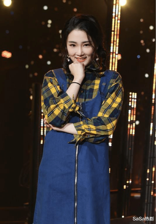 广东体育频道美女张可盈,不仅人美腿长声音嗲,而且极其敬业