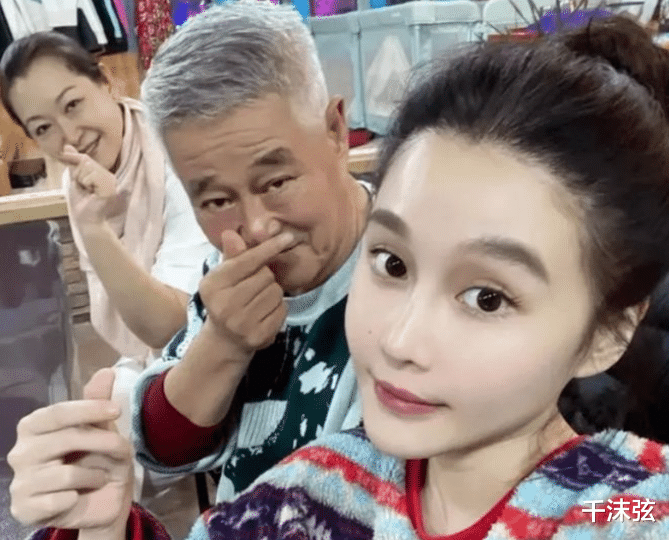 赵本山|赵本山将飞北京见亲家，球球婚礼只有7人参加，结婚2个月没改口