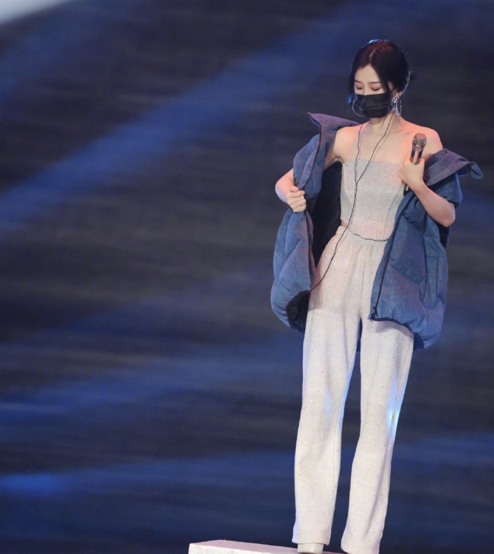 美容|2023年“蜕变巨大”的女明星们,暴露了娱乐圈容貌内卷的三种通病