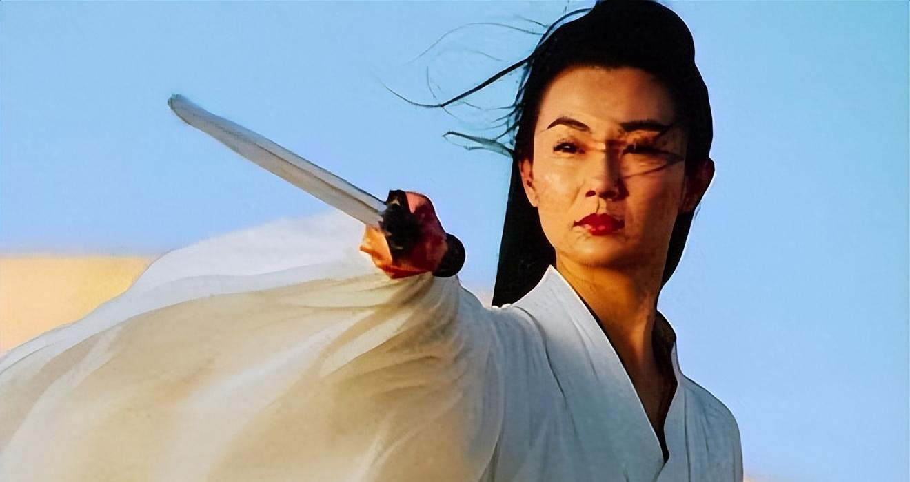 事实证明,“无夫无子”独居贫民窟的张曼玉,已走上另一条道路!