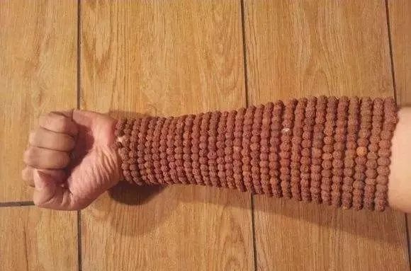 戴1080颗珠子的手串逛街是什么感觉?