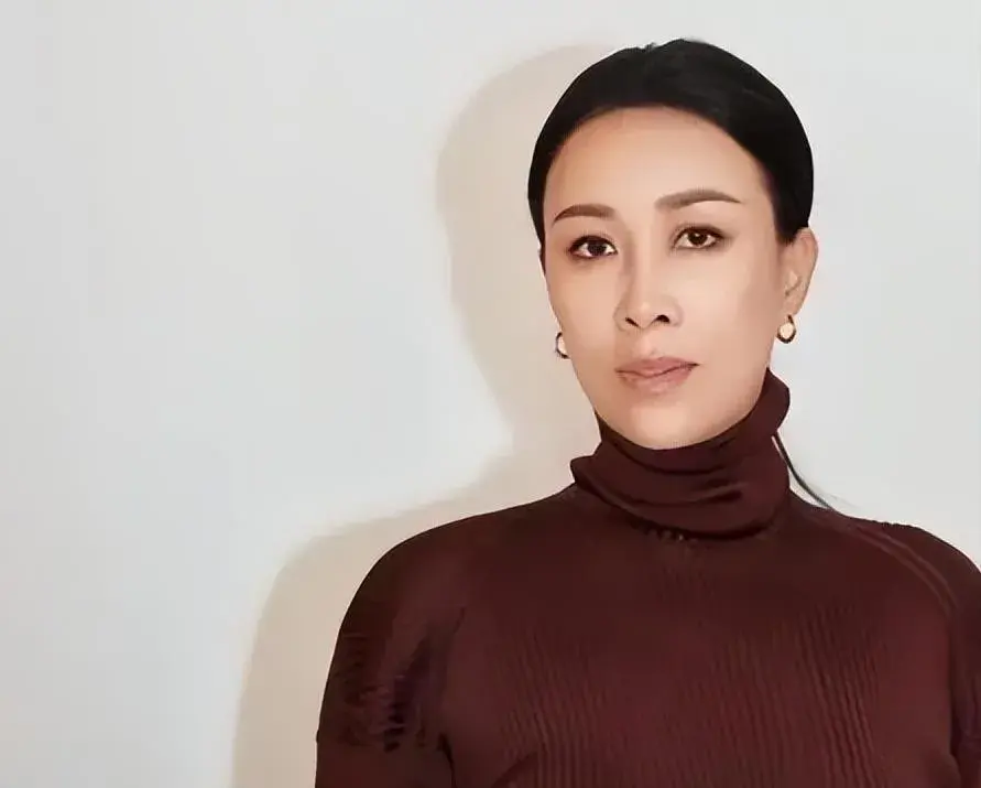 揭秘！娱乐圈背后的权力游戏，王思聪与那英的终极对决！