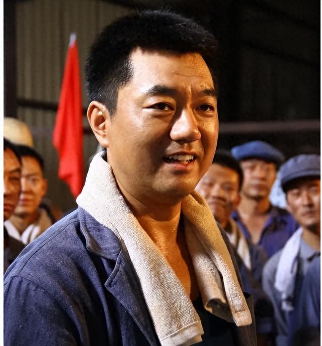 演员董勇：45岁时被亲嫂子“逼婚”娶妻，谁知婚后5个月喜当爹！