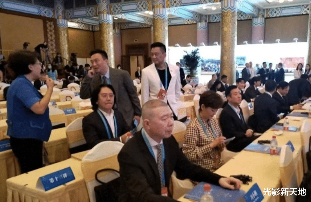 北京文化论坛明星扎堆,张颂文比朱一龙靠前,座位安排让人破防