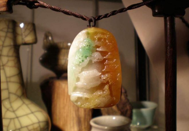 翡翠题材的图案比较复杂,采用机雕还是手工雕刻?