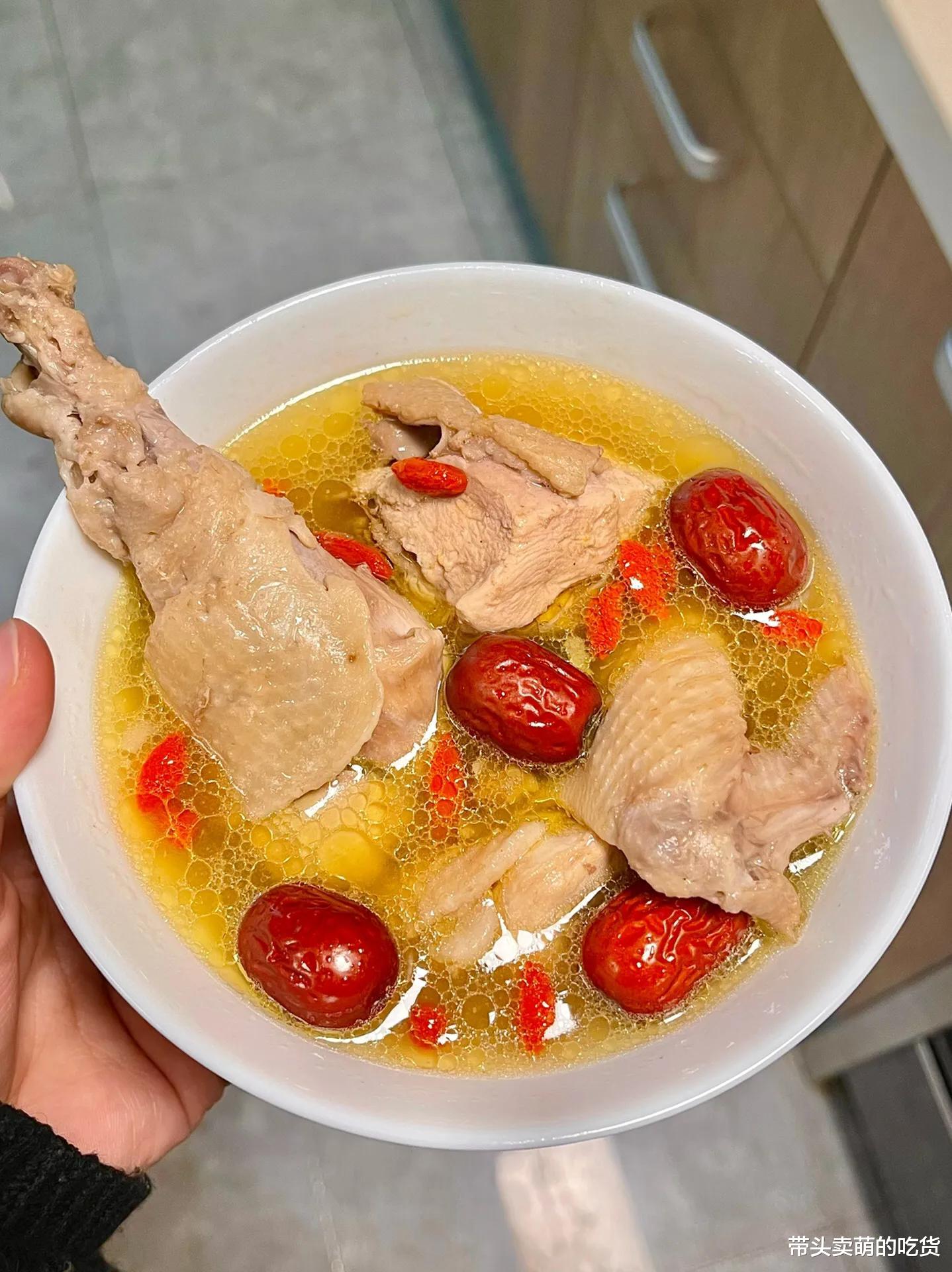 食材|这3碗炖鸡汤营养丰富香味浓郁，每次上桌都被喝光，秋冬进补必备