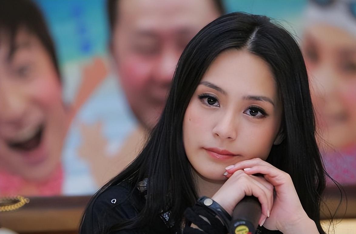 阿娇|回顾:阿娇前夫赖弘国紧搂现任妻子, 身材吸睛