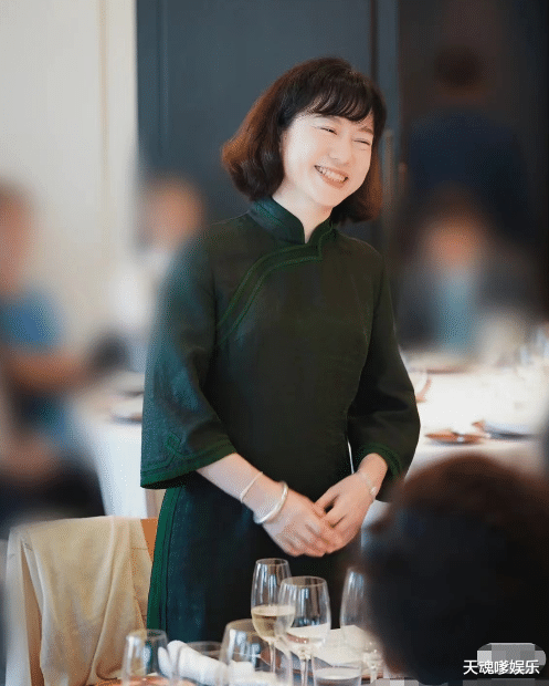 翁帆久居日本近照曝光!穿旗袍参加上流聚会,101杨振宁久病堪忧