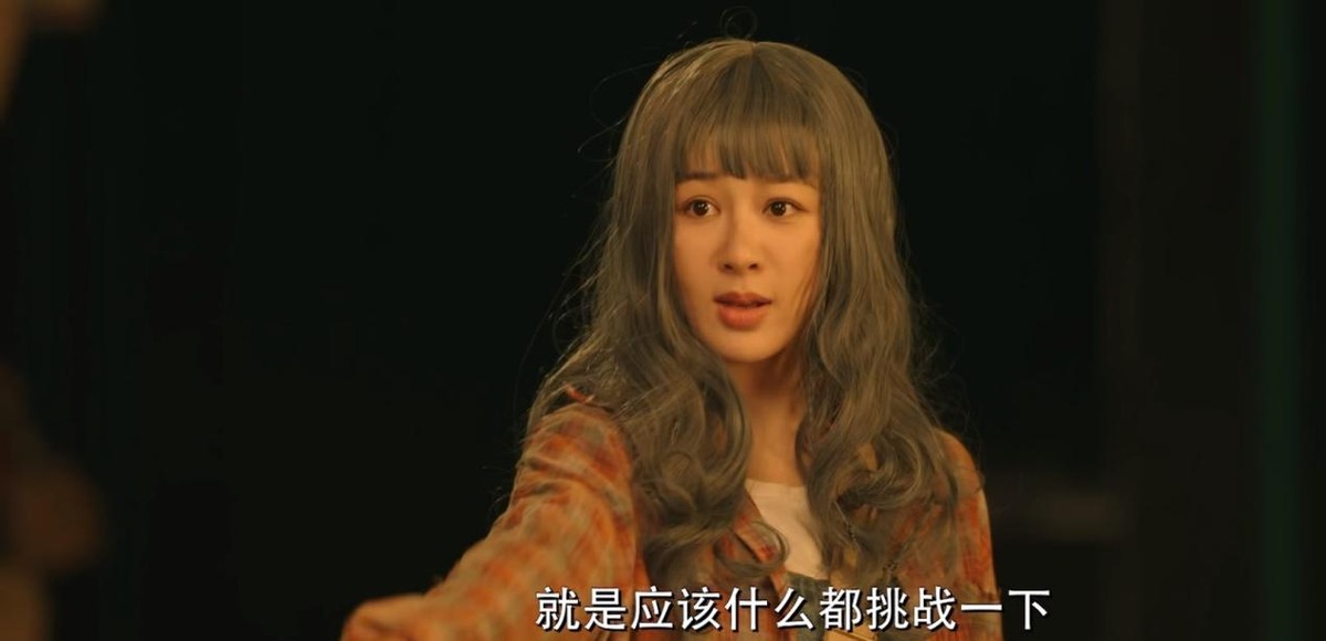 脸僵就别硬演校花了,一脸“社会气”的高中生,看着真让人难受