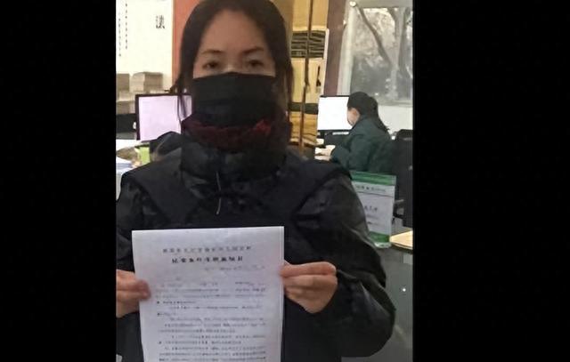 何炅和小保姆的瓜爆了，炸上热搜！果然，他还是出事了！