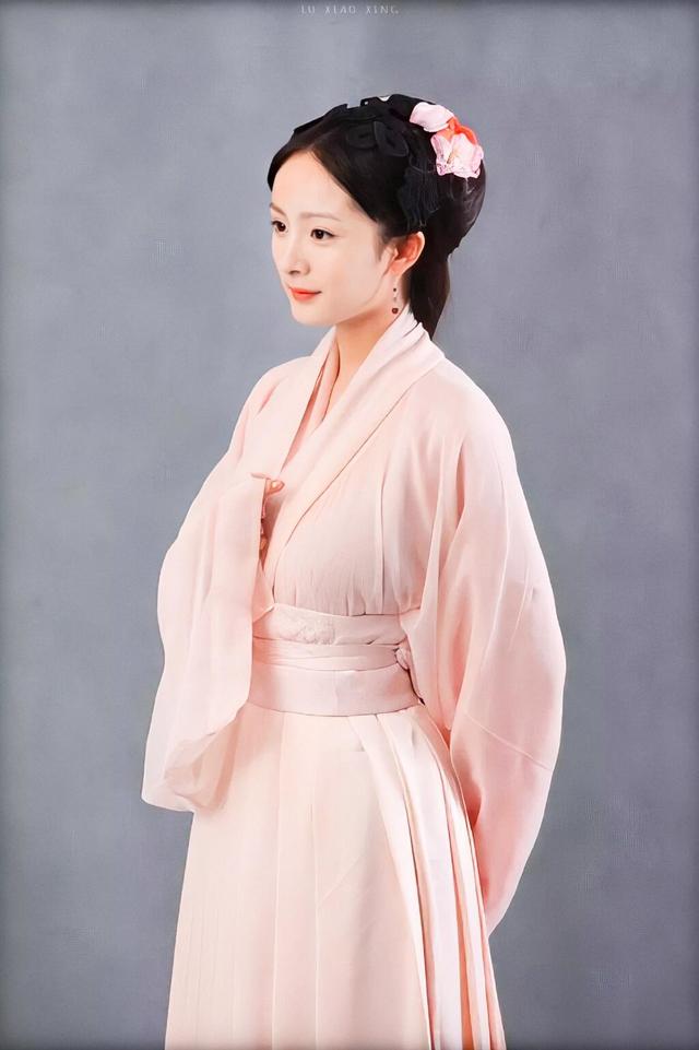 杨幂 杨幂《红楼梦》的定妆照，美人就是美人，剃掉眉毛也很美！